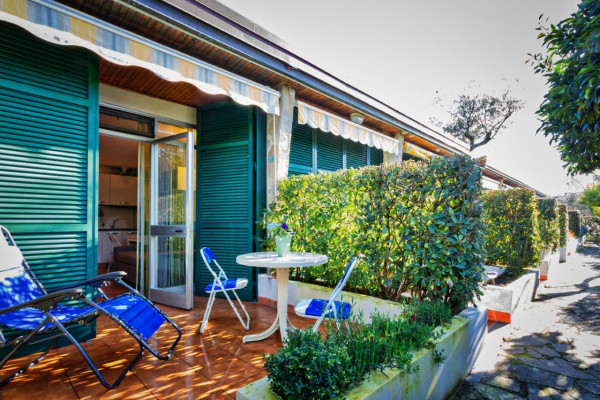 MONOLOCALE NEL PARCO CON PISCINA