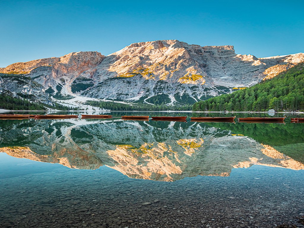 Esplorare il Lago di Braies con il Tuo Cane: Una Guida Completa